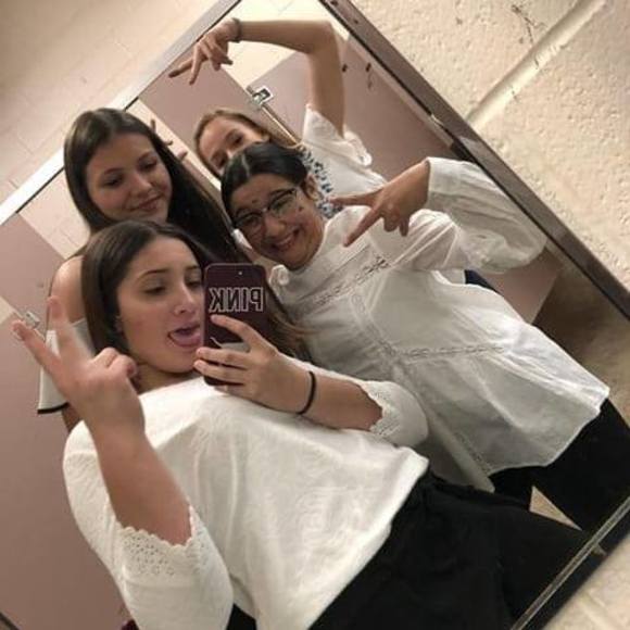 Meet your Posher, Yolanda - Picture 1 of 1